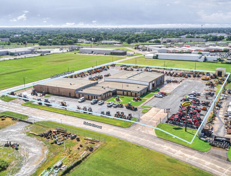 12210 E 1st St, Tulsa, OK à louer - Photo principale – Image 1 sur 12