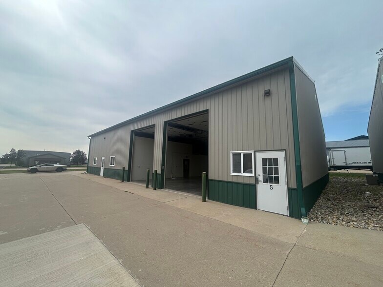 416 Olympia Dr, Bloomington, IL à louer - Photo de l’immeuble – Image 1 sur 4