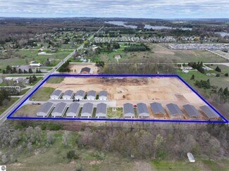 Plus de détails pour 5884 Storage Loop Unit 13 dr, Traverse City, MI - Spécialisé à vendre