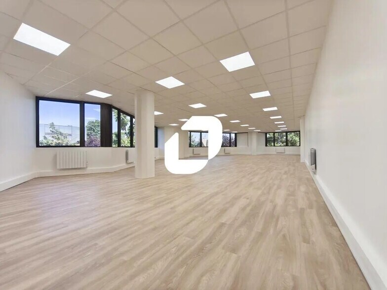 Bureau dans Rosny-sous-Bois à louer - Photo de l’immeuble – Image 3 sur 5