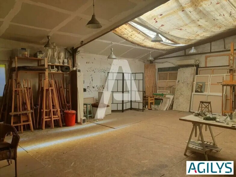 Local d’activités dans Ivry-sur-Seine à louer - Photo de l’immeuble – Image 1 sur 9