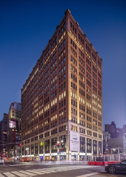 7 Penn Plz, New York, NY à louer - Photo de l’immeuble – Image 1 sur 1