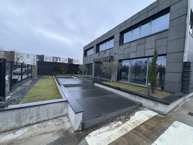 17 Allée De Dublin, Les Pavillons-sous-Bois à louer - Photo de l’immeuble – Image 2 sur 31