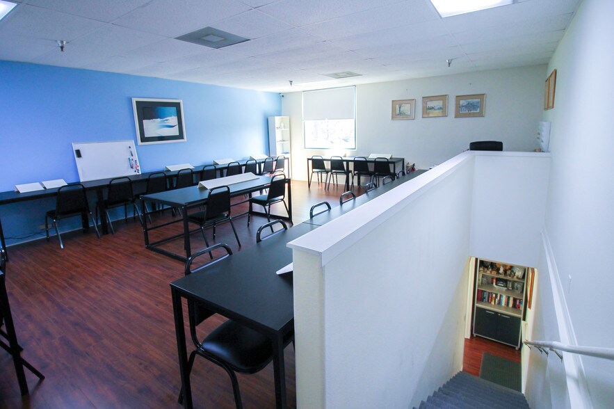 15121 Graham St, Huntington Beach, CA à louer - Photo intérieure – Image 3 sur 13