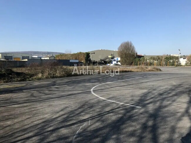 Plus de détails pour Local d'activités à louer