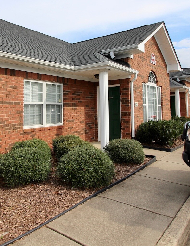 2230 Towne Lake Pky, Woodstock, GA à louer Photo principale– Image 1 sur 12