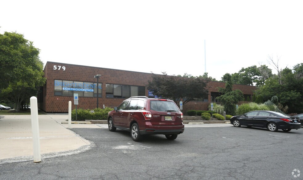 579 Cranbury Rd, East Brunswick, NJ à louer - Photo principale – Image 1 sur 3