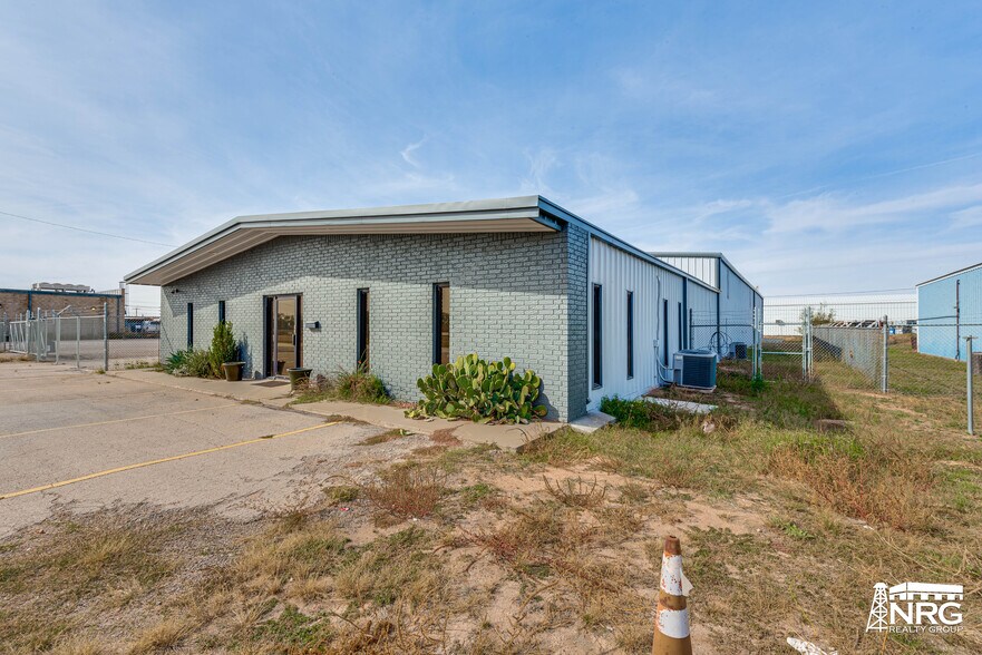 2415 E Highway 80, Midland, TX à louer - Photo de l’immeuble – Image 2 sur 14