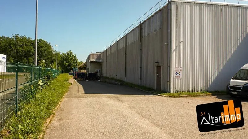 Local d'activités dans Mainvilliers à vendre - Photo de l’immeuble – Image 2 sur 9