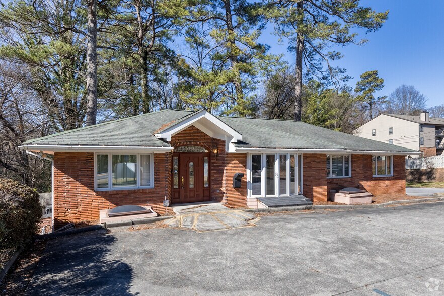 3136 Clairmont Rd NE, Brookhaven, GA à vendre - Photo de l’immeuble – Image 2 sur 24