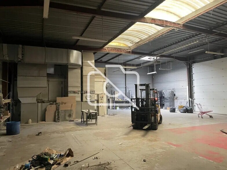 Local d’activités dans Gretz-Armainvilliers à louer - Photo de l’immeuble – Image 1 sur 5
