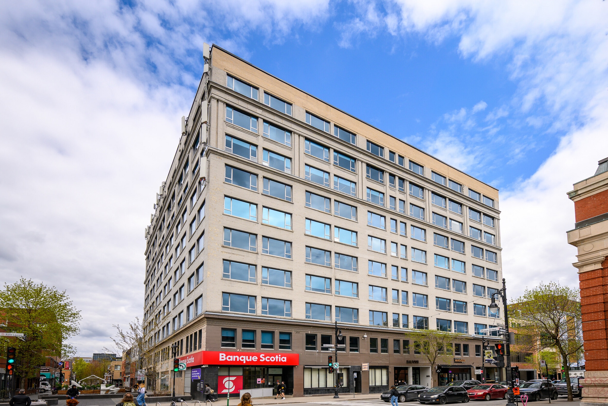 3575 Boul Saint-Laurent, Montréal, QC à louer Photo principale– Image 1 sur 13