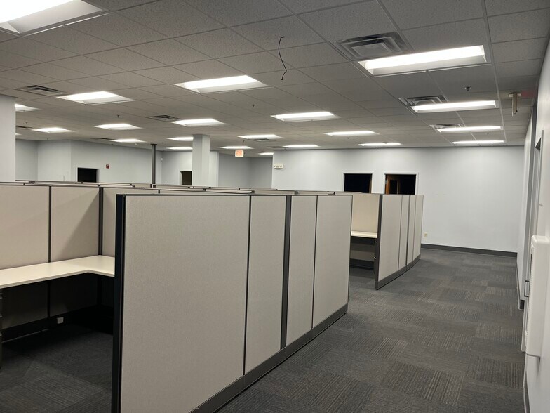 376 Newport Ave, Rumford, RI à louer - Photo de l’immeuble – Image 3 sur 7