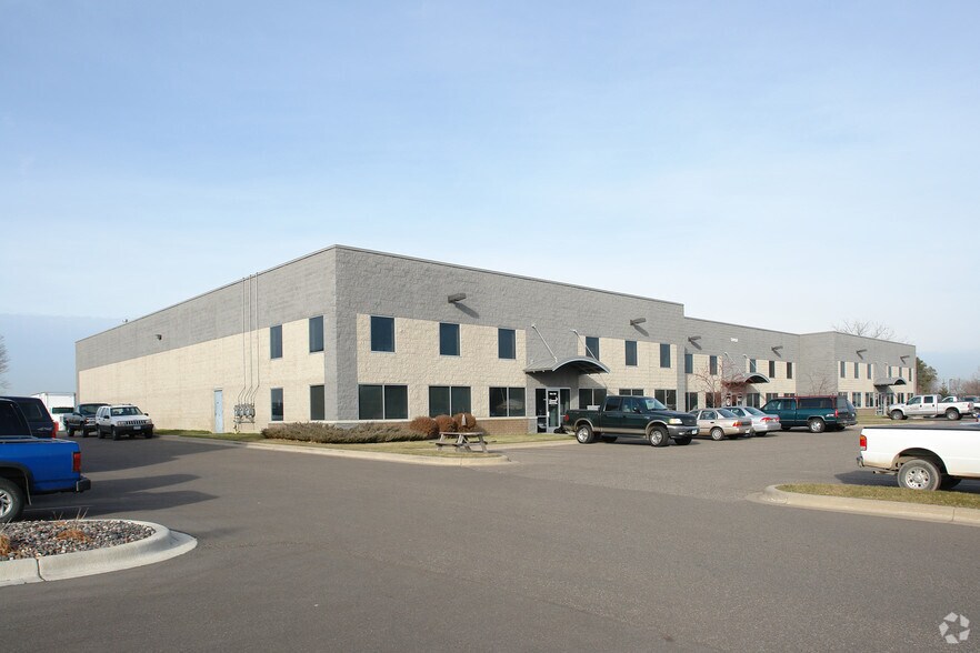 13950 Radium St NW, Ramsey, MN à louer - Photo de l’immeuble – Image 2 sur 9