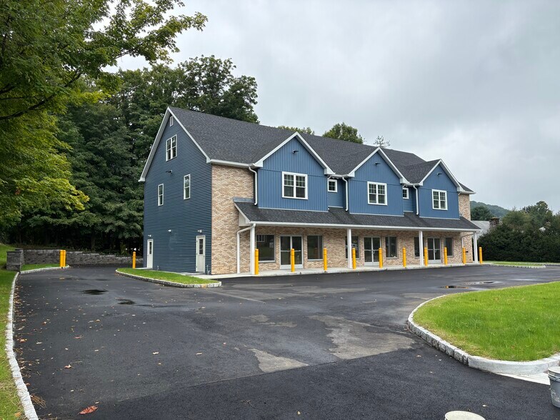 1347 New Haven Rd, Naugatuck, CT à louer - Photo de l’immeuble – Image 3 sur 9