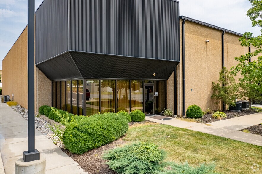 5 NE Victoria Dr, Lee's Summit, MO à vendre - Photo de l’immeuble – Image 3 sur 8