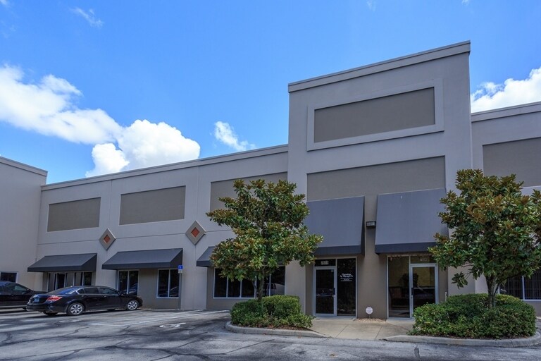 7810 Kingspointe Pky, Orlando, FL à louer - Photo de l’immeuble – Image 1 sur 50
