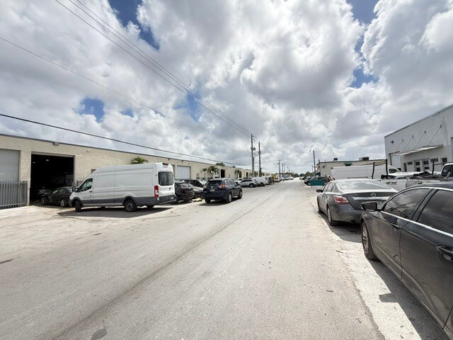14020 NW 19th Ave, Miami, FL à louer - Photo de l’immeuble – Image 3 sur 15