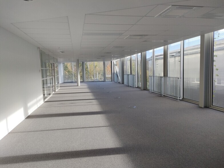 111 Avenue Jean Mermoz, Eysines à louer - Photo de l’immeuble – Image 2 sur 4