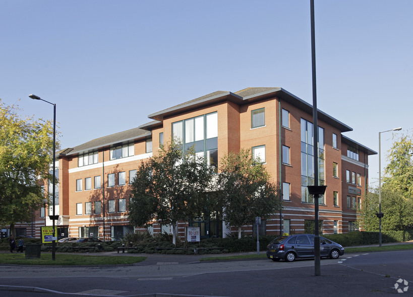 108 High St, Crawley à louer - Photo de l’immeuble – Image 3 sur 5