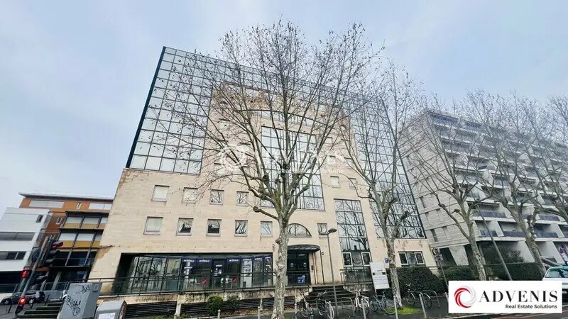 Bureau dans Bordeaux à louer - Photo de l’immeuble – Image 2 sur 8