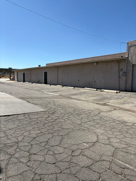 142 E Avenue I, Lancaster, CA à louer - Photo de l’immeuble – Image 3 sur 7