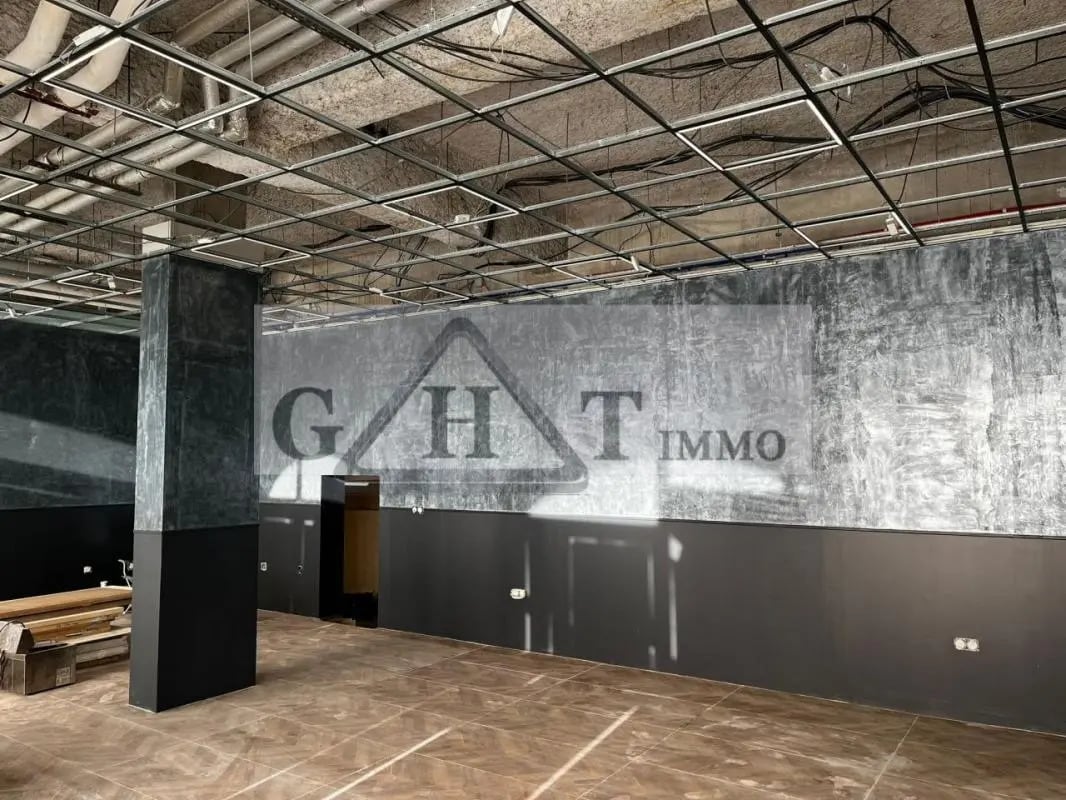 Local commercial dans Créteil à louer Photo de l’immeuble– Image 1 sur 7