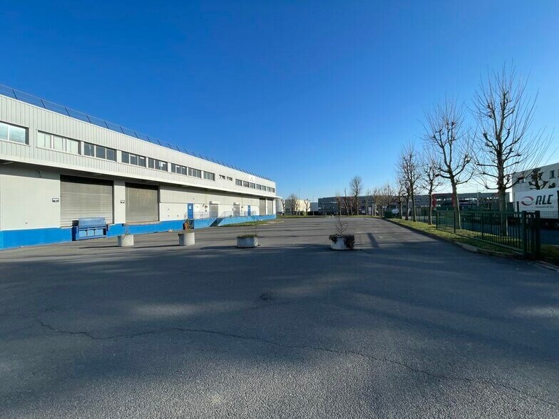 Industriel/Logistique dans Goussainville à louer - Photo de l’immeuble – Image 2 sur 6