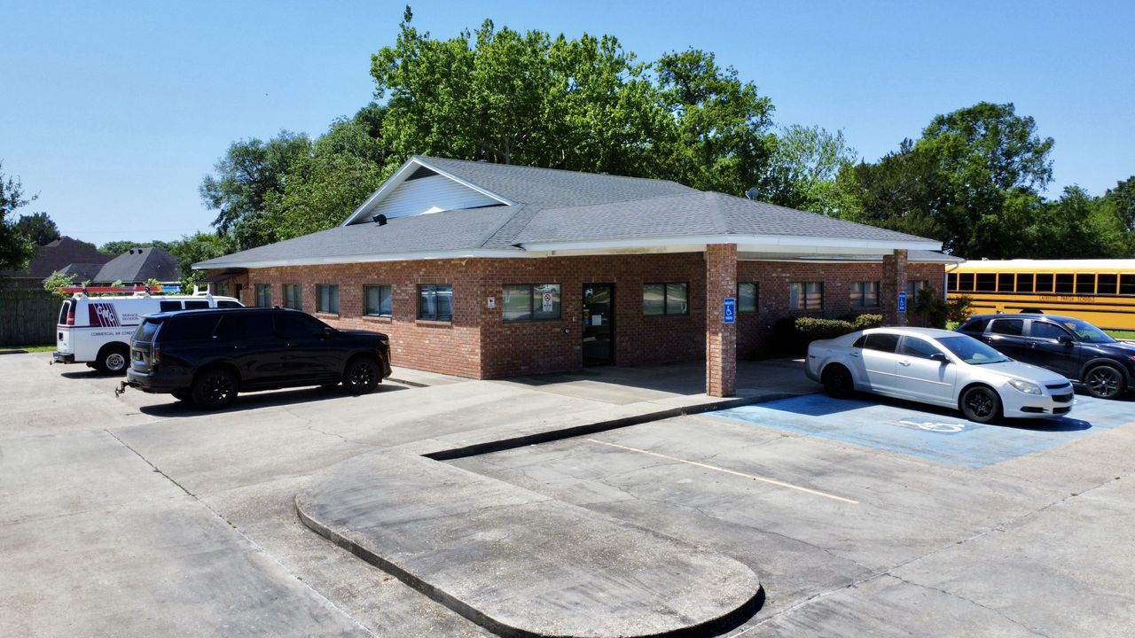 910 Martin Luther King Jr Dr, Lafayette, LA à louer Photo de l’immeuble– Image 1 sur 3