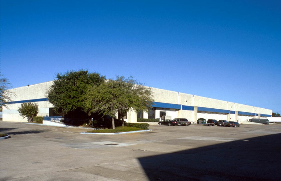2155 Silber Rd, Houston, TX à louer - Photo de l’immeuble – Image 2 sur 4