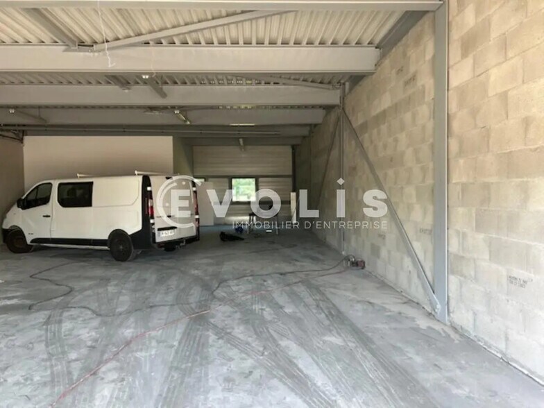 Local d'activités dans La Terrasse à vendre - Photo de l’immeuble – Image 3 sur 7