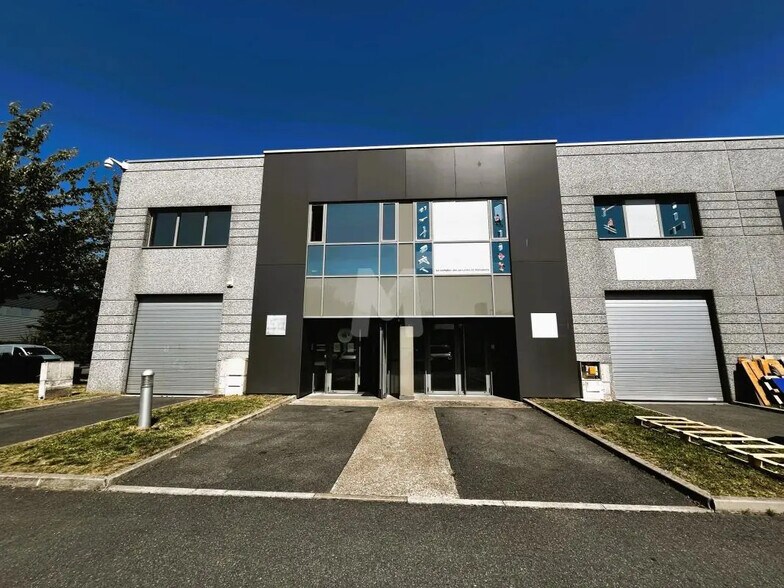 Bureau dans Lieusaint à louer - Photo de l’immeuble – Image 2 sur 9