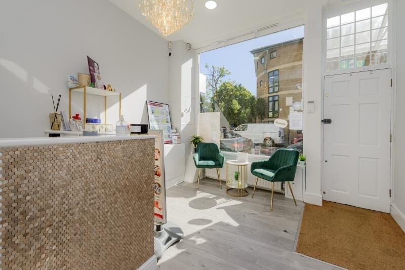 3 Bramley Rd, Londres à vendre - Photo intérieure – Image 2 sur 6