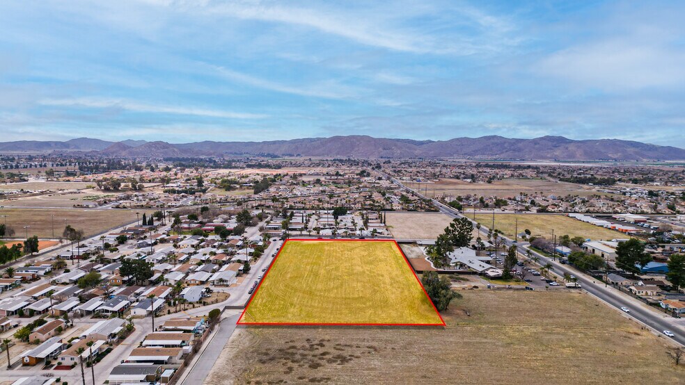 S Grand Ave, San Jacinto, CA à vendre - Aérien – Image 2 sur 13