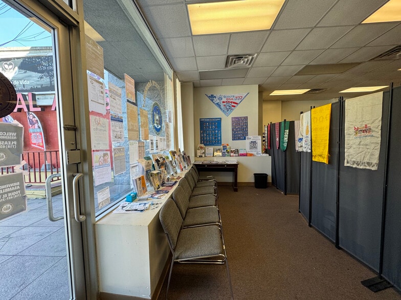 55-19-55-25 69th St, Maspeth, NY à louer - Photo de l’immeuble – Image 3 sur 12