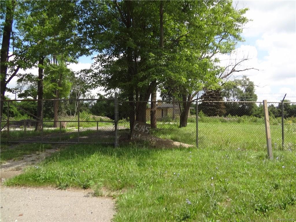 6045 Haggerty Rd, Belleville, MI à louer Photo principale– Image 1 sur 7