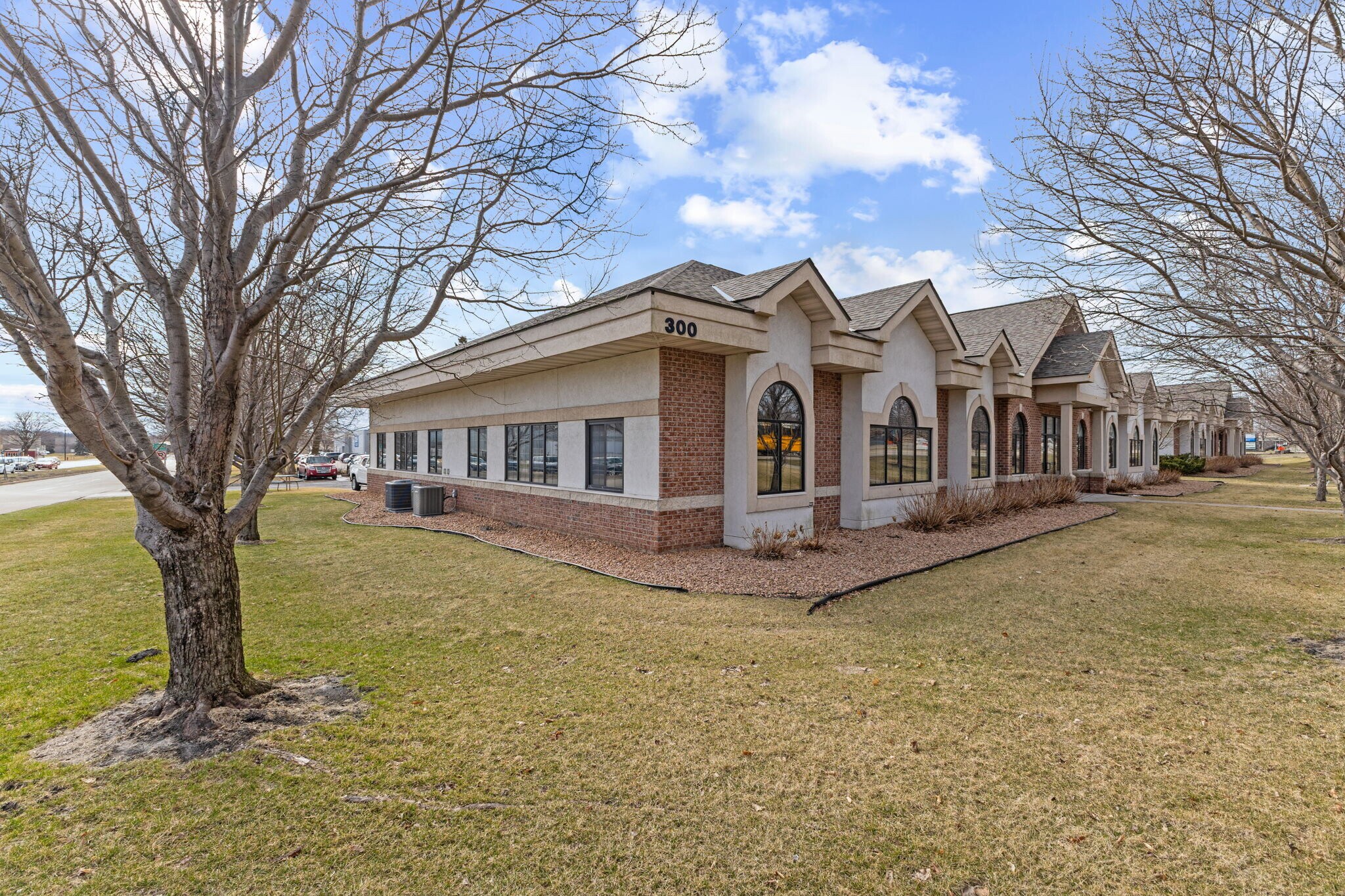 300 Coon Rapids Blvd NW, Coon Rapids, MN à louer Photo de l’immeuble– Image 1 sur 34