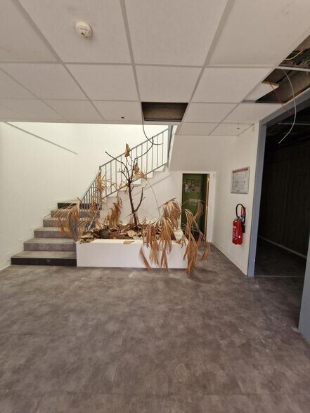 Bureau dans SAINT-OUEN-L'AUMONE à louer - Photo de l’immeuble – Image 2 sur 9