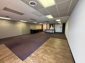 6355 E Kellogg Dr, Wichita, KS à louer Photo intérieure– Image 2 sur 5