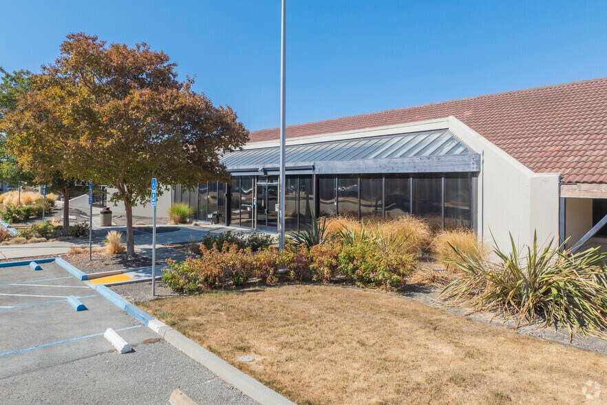4800 Patrick Henry Dr, Santa Clara, CA à louer - Photo de l’immeuble – Image 3 sur 11