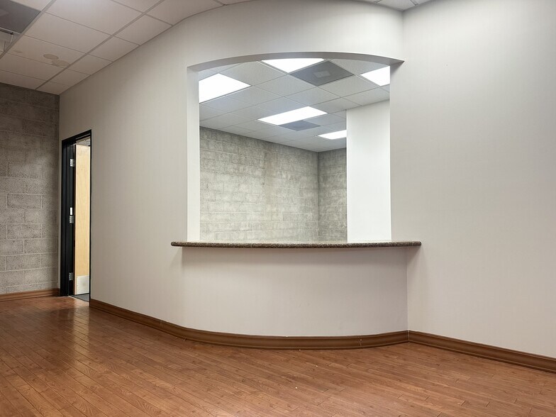 120 N Maclay Ave, San Fernando, CA à louer - Photo de l’immeuble – Image 2 sur 7