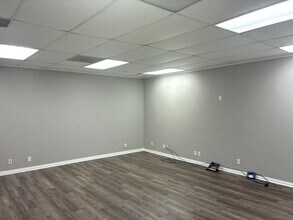 17337 Ventura Blvd, Encino, CA à louer Photo intérieure– Image 2 sur 2