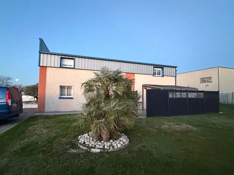 Local d'activités dans Crémieu à vendre Photo de l’immeuble– Image 1 sur 8