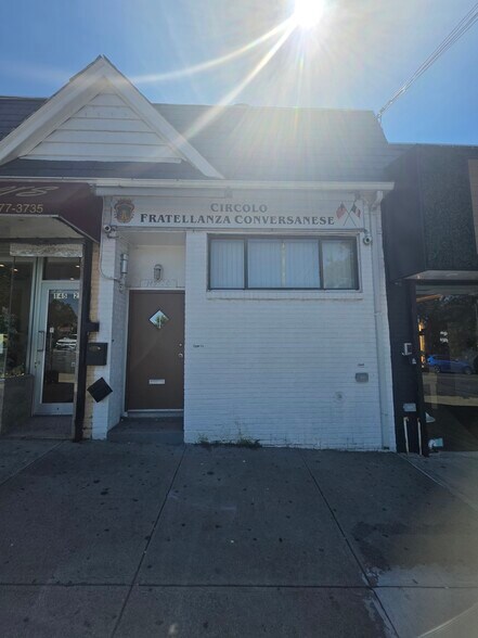 145-20 14th Ave, Whitestone, NY à vendre - Photo de l’immeuble – Image 2 sur 11