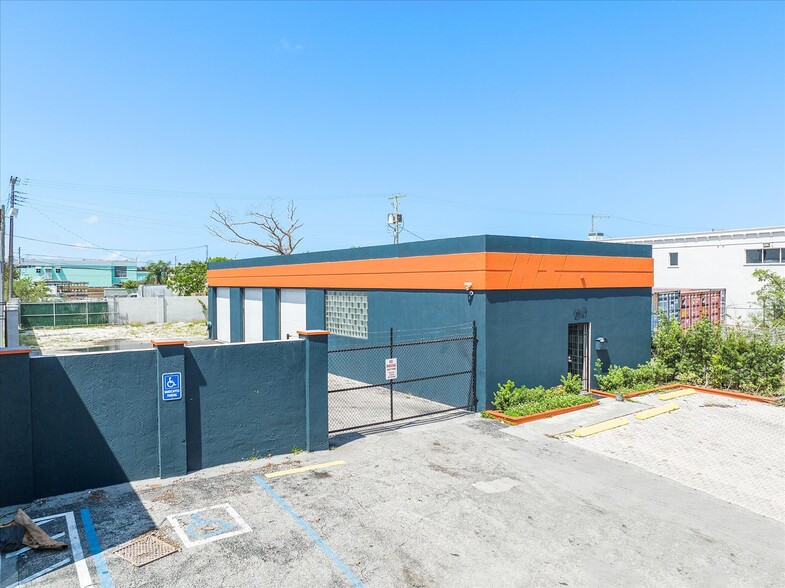 Thomas Street - Hollywood, FL portefeuille de 4 biens à vendre sur LoopNet.fr - Photo de l’immeuble – Image 2 sur 15