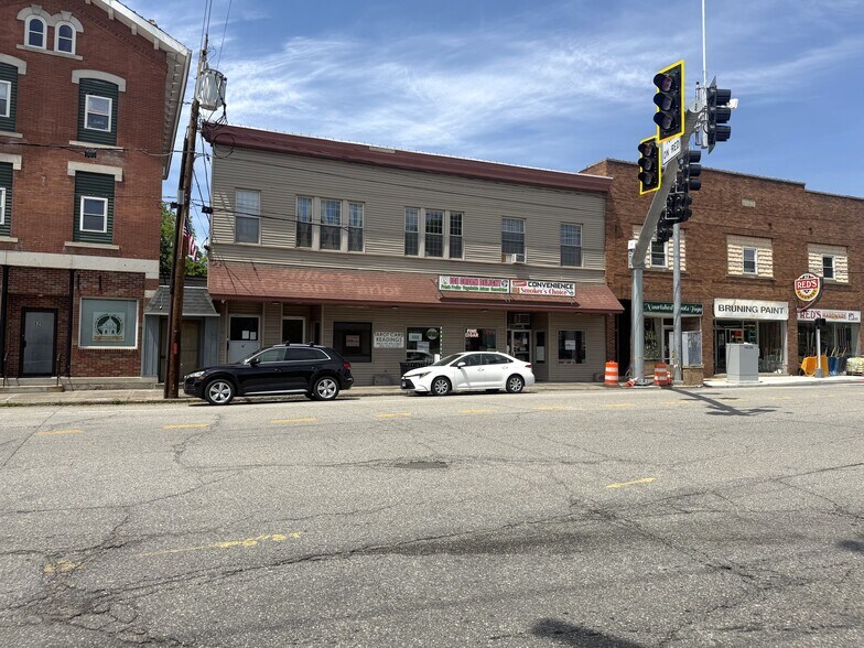 46-52 Main St, Thomaston, CT à louer - Photo de l’immeuble – Image 1 sur 3
