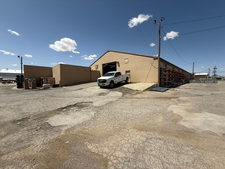 1510 E 2nd St, Odessa, TX à louer - Photo de l’immeuble – Image 3 sur 17