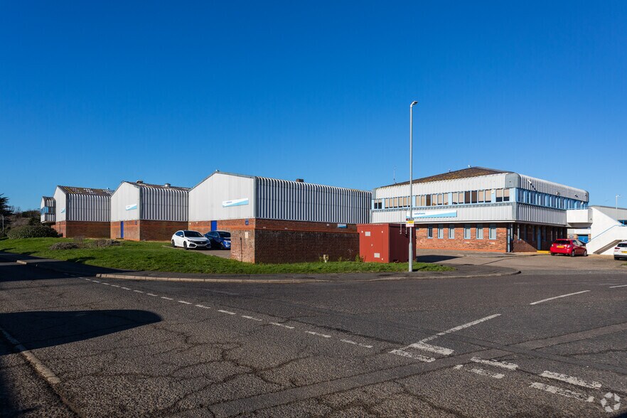 Newton Rd, Peacehaven à louer - Photo de l’immeuble – Image 2 sur 5