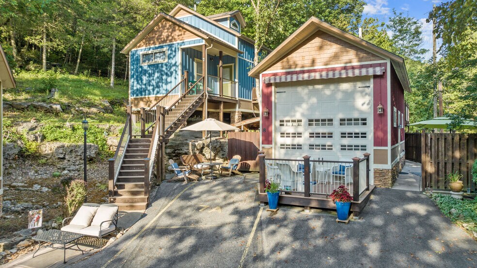 275 N Main St, Eureka Springs, AR à vendre - Photo de l’immeuble – Image 3 sur 48