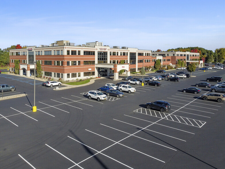 711-713 Troy Schenectady Rd, Latham, NY à louer - Photo de l’immeuble – Image 2 sur 50